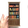 Книжный шкаф с книгами, миниатюра 1:12