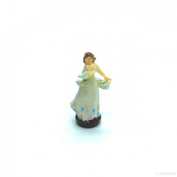 Статуэтка Девушка в длинном светлом платье с шалью, миниатюра 1:!2