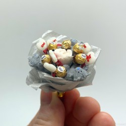 Праздничный букет с конфетами и мишками, миниатюра 1:12