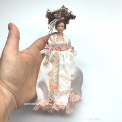 Викторианская леди в белом платье, миниатюра 1:12